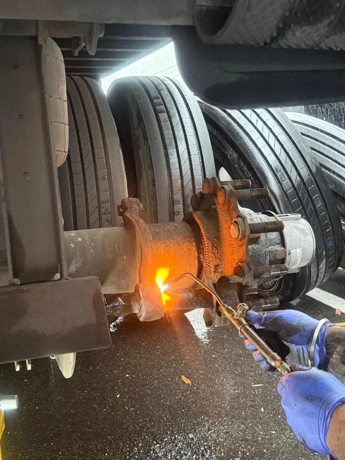 emergency roadside truck and trailer repair
